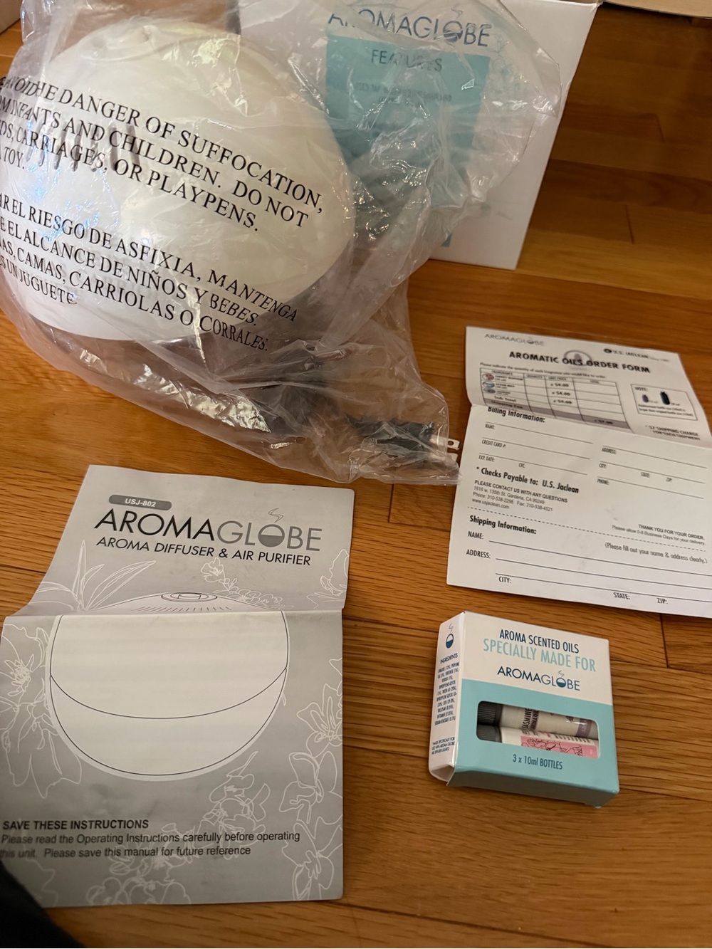 Aroma Globe White Aroma Diffuser & Purifier with 3 Scented Oils - NWT NIB